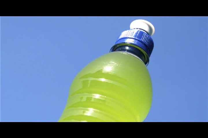 Thumbnail image for The Health Reporter: Sizing Up Sports Drinks